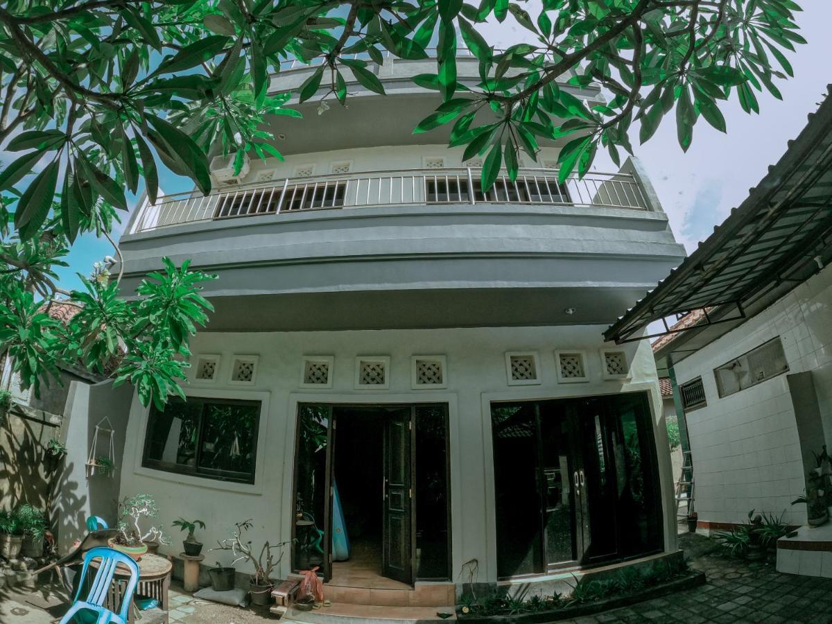 Mama Mega Homestay Pesanggaran Exterior foto