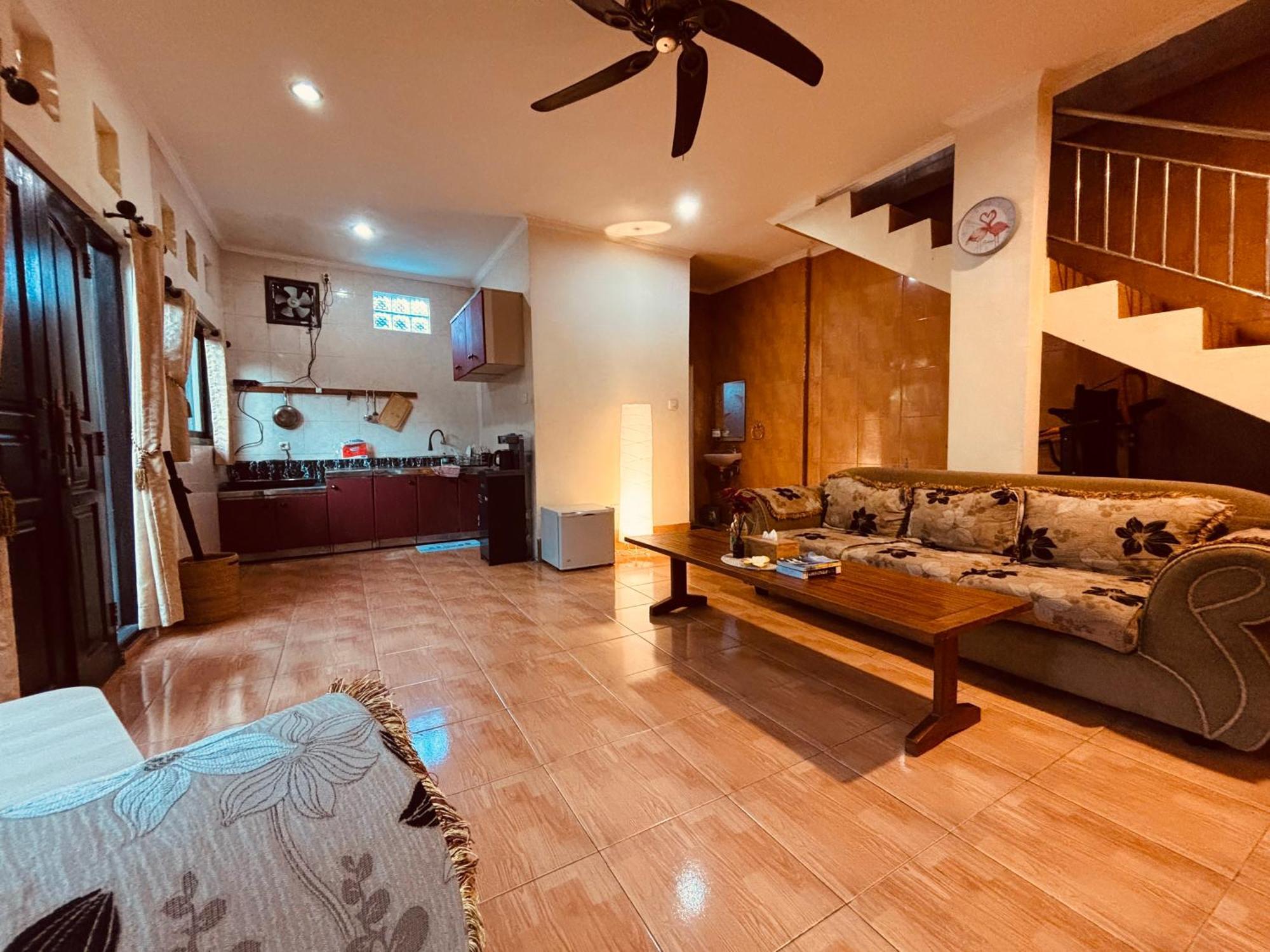 Mama Mega Homestay Pesanggaran Exterior foto