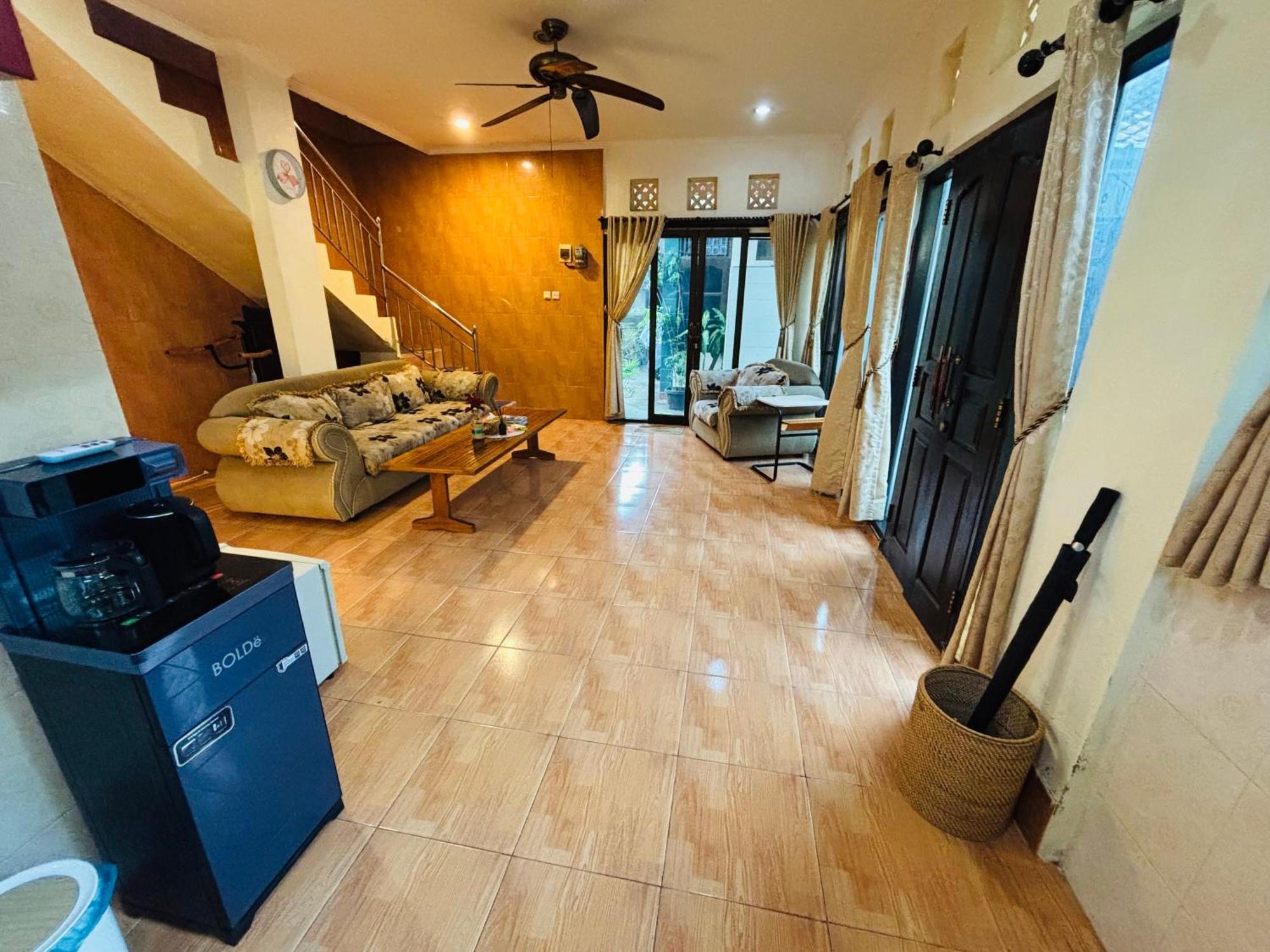 Mama Mega Homestay Pesanggaran Exterior foto