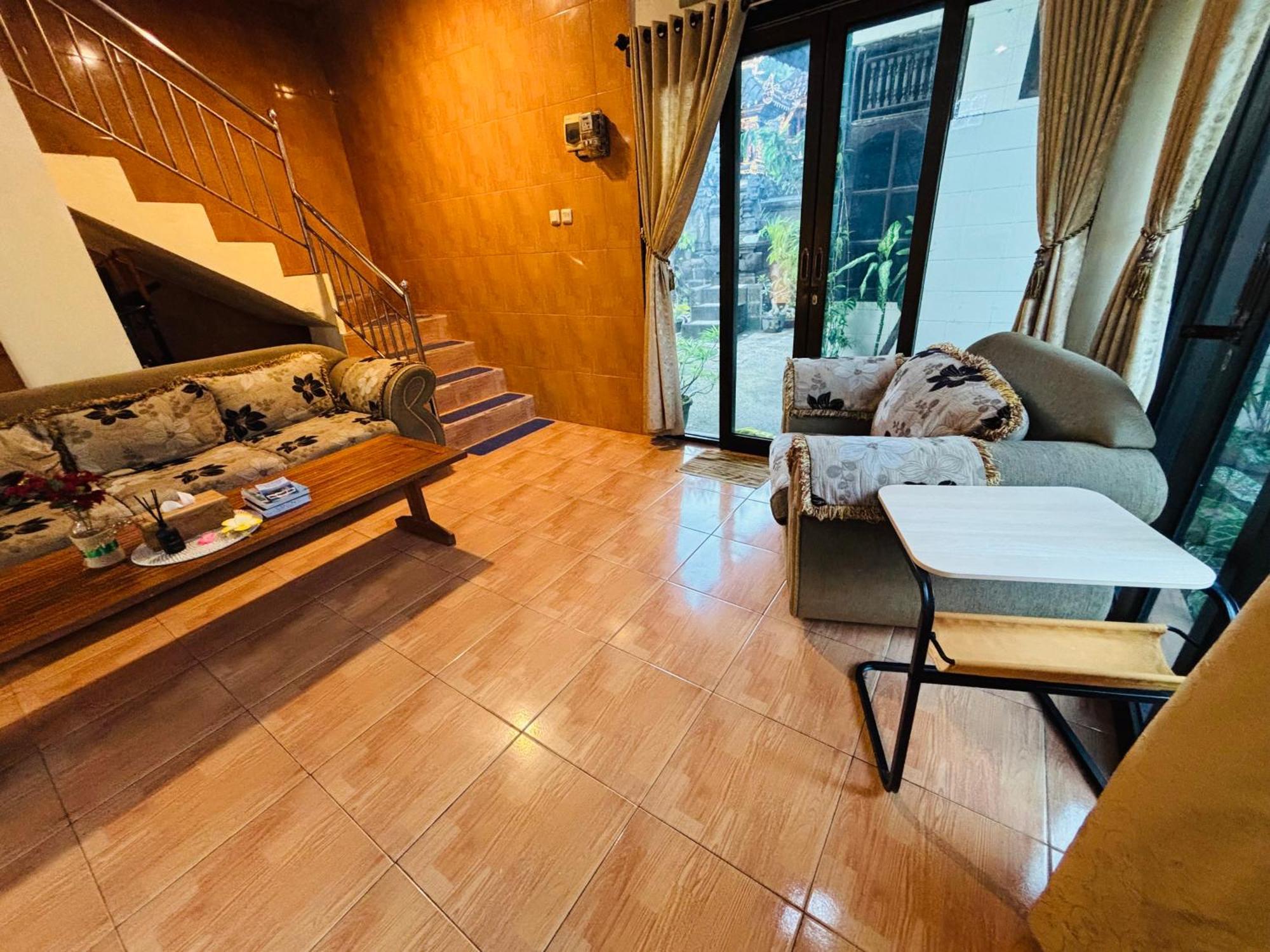 Mama Mega Homestay Pesanggaran Exterior foto